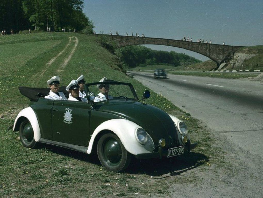 Натиснете снимката за да я уголемите  Име:1949-1952 Volkswagen  VW Hebmüller Käfer  Beetle Typ 18A Cabriolet  #Polizei.jpg Прегледи:0 Размер:130.5 КБ ID:6978446