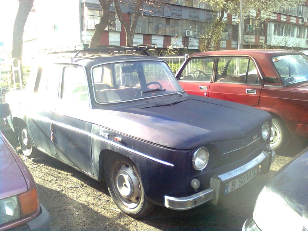 Ето едно Renault 8