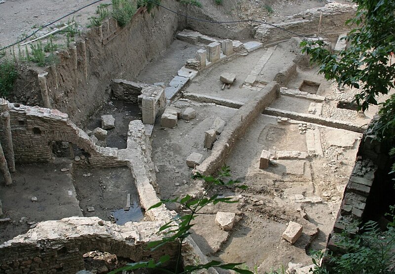 Натиснете снимката за да я уголемите  Име:Amphitheatre_of_Serdica_-_General_view.jpg Прегледи:0 Размер:204.8 КБ ID:7007361