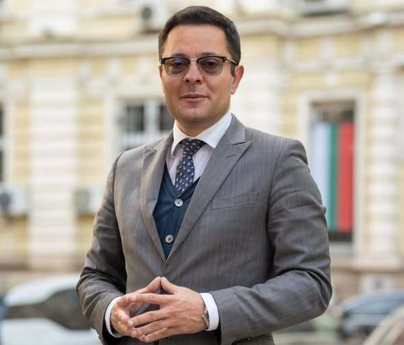 Натиснете снимката за да я уголемите

Име:Pulev.jpg
Прегледи:0
Размер:24.3 КБ
ID:7036393