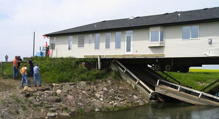 Натиснете снимката за да я уголемите

Име:house-movers-collapse-bridgeimage004.jpg
Прегледи:1
Размер:98.8 КБ
ID:5469399