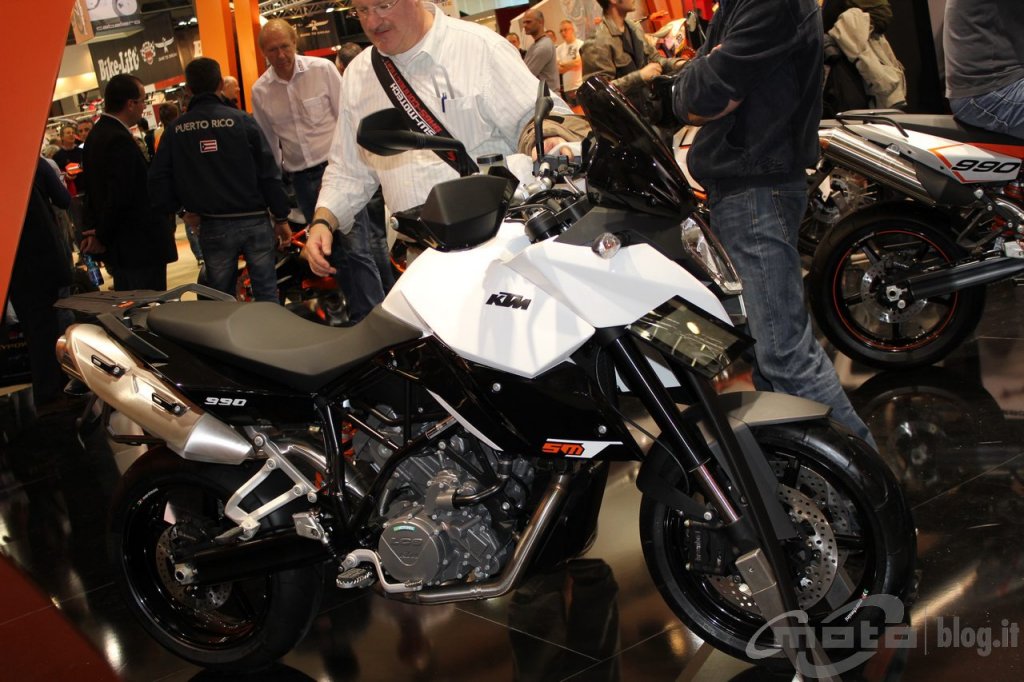 Натиснете снимката за да я уголемите

Име:big_KTM_EICMA2011_39.jpg
Прегледи:1
Размер:144.9 КБ
ID:5317721
