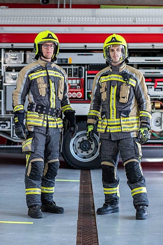 Натиснете снимката за да я уголемите

Име:2020-09-28_Feuerwehr_Muensingen2_0250-683x1024.jpg
Прегледи:112
Размер:89.1 КБ
ID:7049010