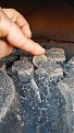 Дълбочината на грайфера надминава половината от височината на монетата!