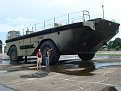 Най-голямото колесно транспортно средство на Американската Морска Пехота-LARC.Може да носи товар от 100 тона и има двигател на всяко колело.